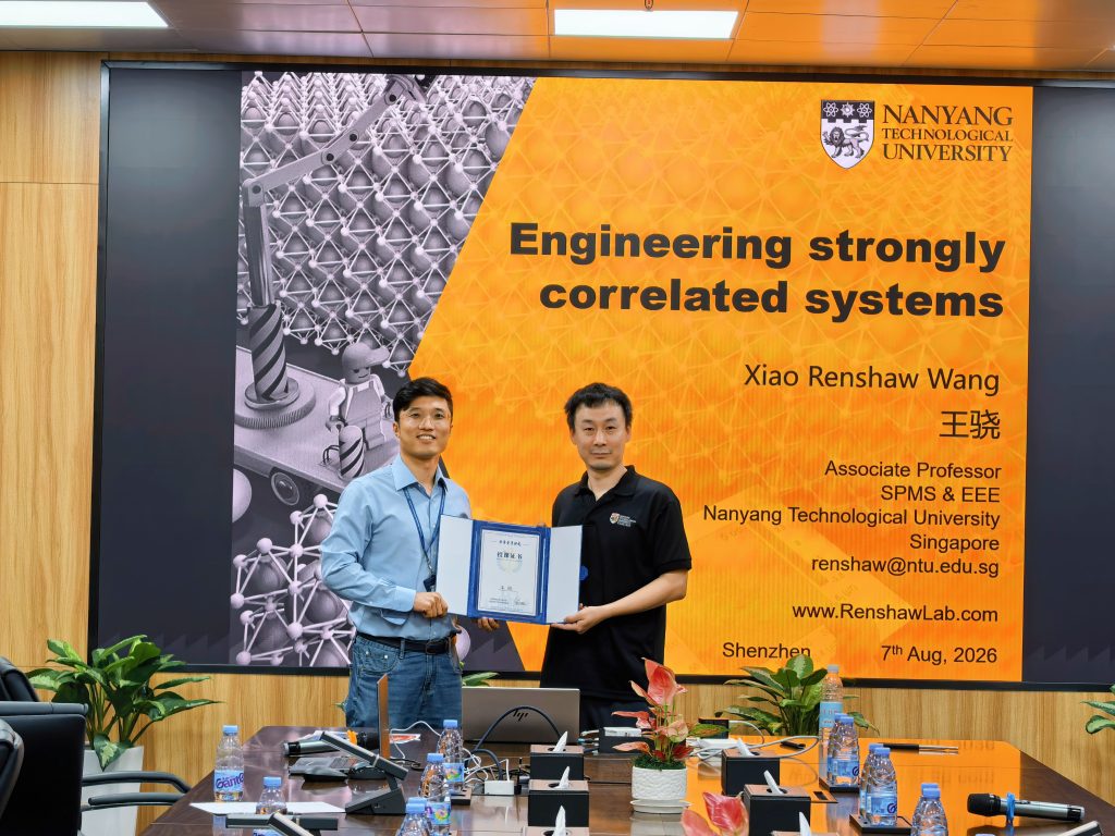 Dr. Ben-Chuan Lin and Associate Professor Xiao Renshaw Wang holding the seminar certificate