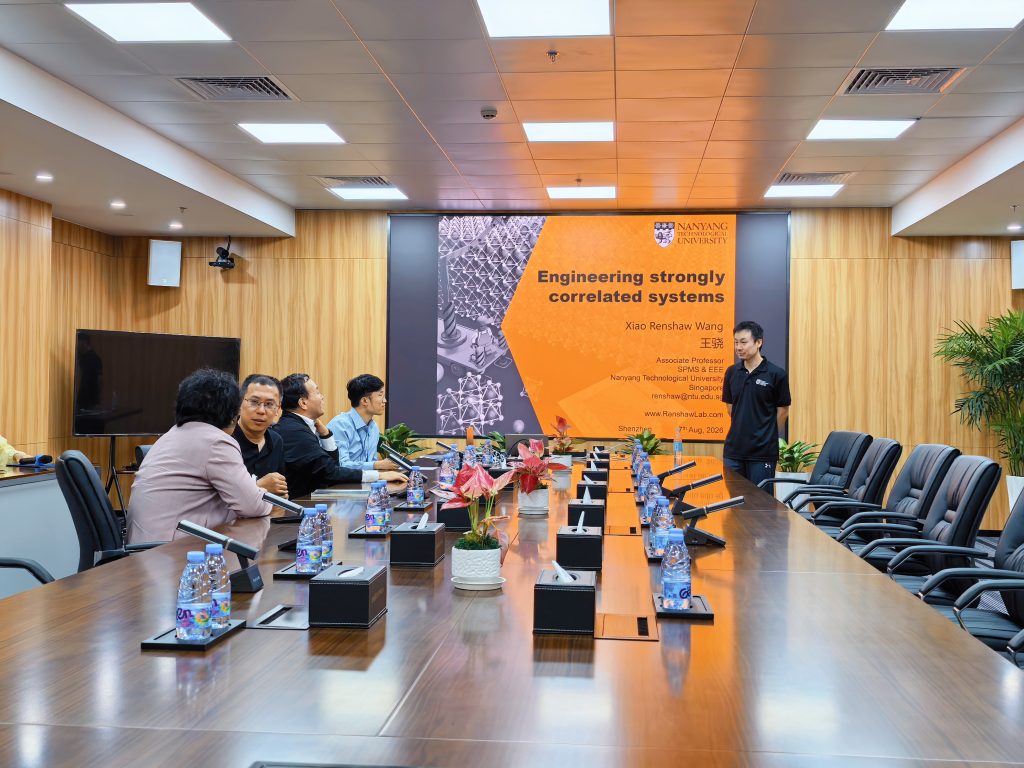 Associate Professor Xiao Renshaw Wang presenting Engineering of Strongly Correlated Systems at the Zhuoyue Quantum Salon